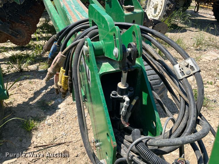 image for item DM1997 2010 Great Plains YP-1225A-TR  air seeder