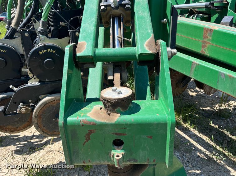 image for item DM1997 2010 Great Plains YP-1225A-TR  air seeder