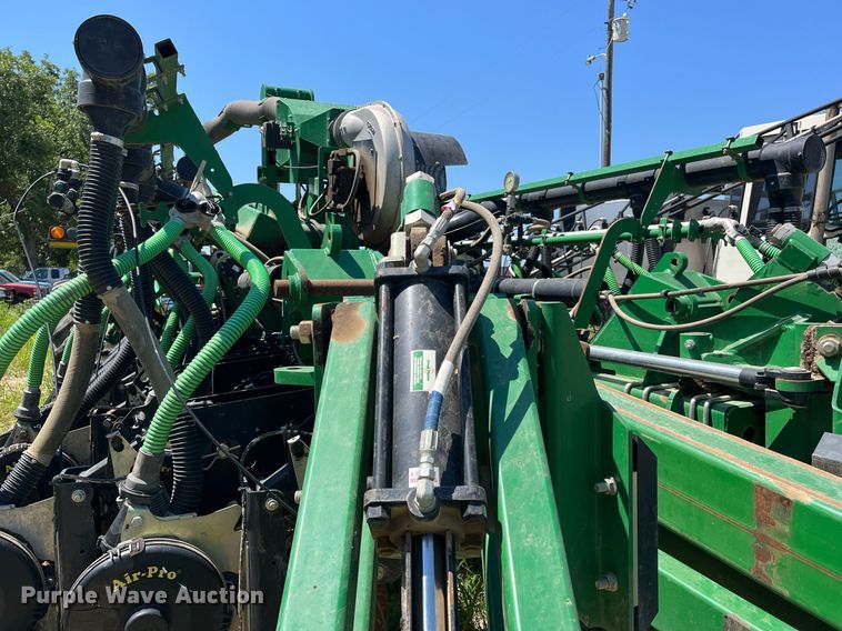 image for item DM1997 2010 Great Plains YP-1225A-TR  air seeder