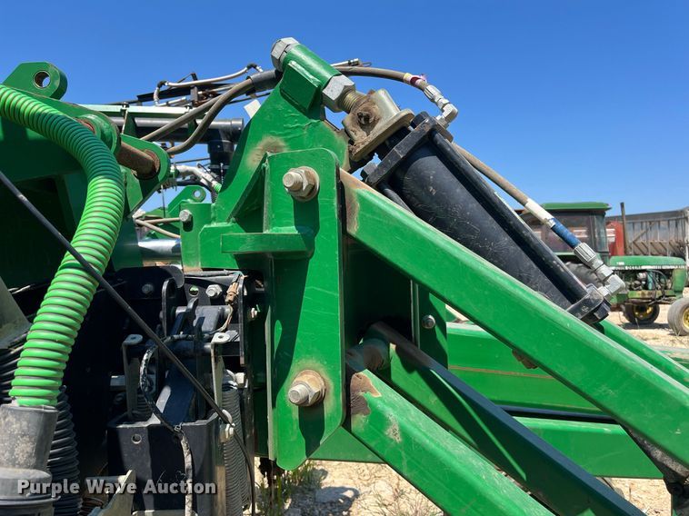 image for item DM1997 2010 Great Plains YP-1225A-TR  air seeder
