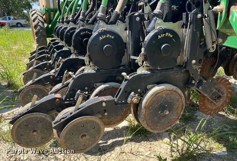 image for item DM1997 2010 Great Plains YP-1225A-TR  air seeder