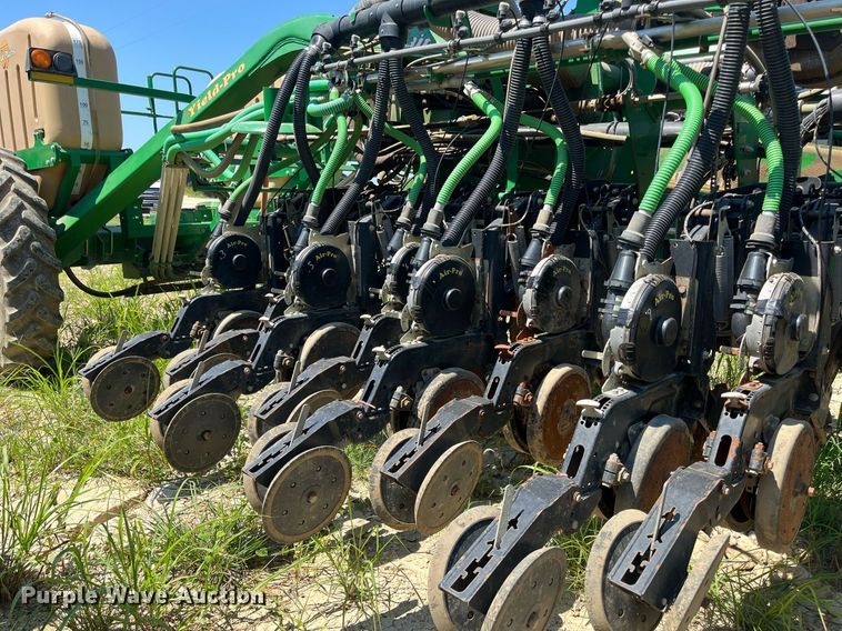 image for item DM1997 2010 Great Plains YP-1225A-TR  air seeder