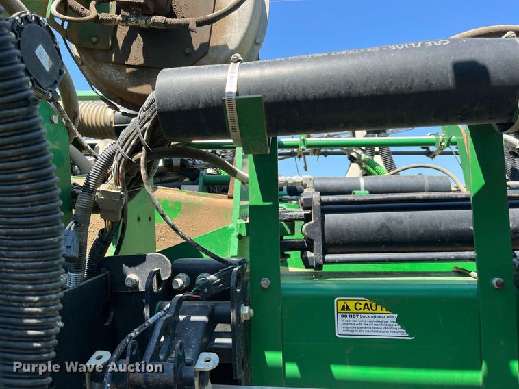 image for item DM1997 2010 Great Plains YP-1225A-TR  air seeder