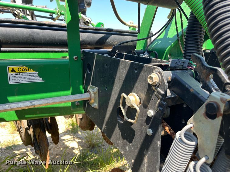 image for item DM1997 2010 Great Plains YP-1225A-TR  air seeder