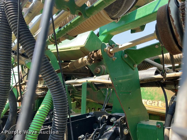 image for item DM1997 2010 Great Plains YP-1225A-TR  air seeder