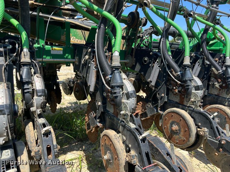 image for item DM1997 2010 Great Plains YP-1225A-TR  air seeder