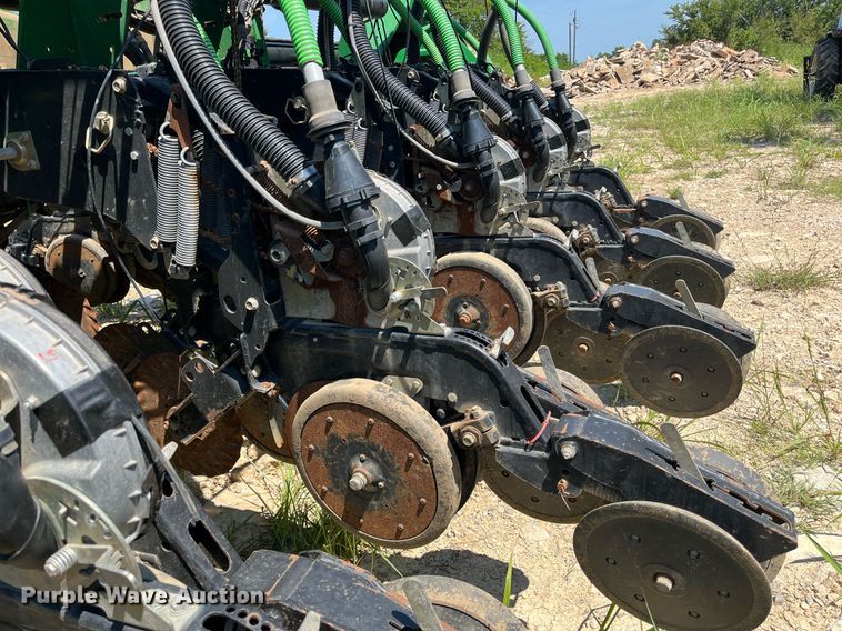 image for item DM1997 2010 Great Plains YP-1225A-TR  air seeder