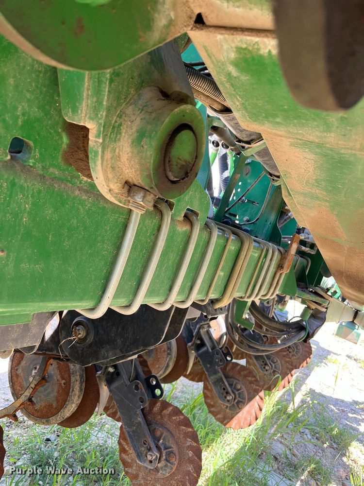 image for item DM1997 2010 Great Plains YP-1225A-TR  air seeder