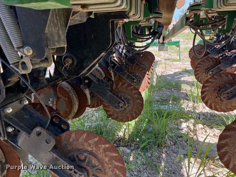 image for item DM1997 2010 Great Plains YP-1225A-TR  air seeder