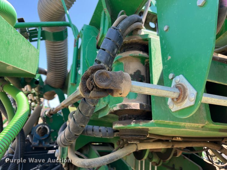 image for item DM1997 2010 Great Plains YP-1225A-TR  air seeder
