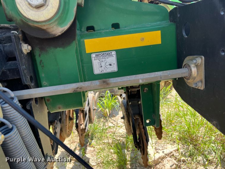 image for item DM1997 2010 Great Plains YP-1225A-TR  air seeder