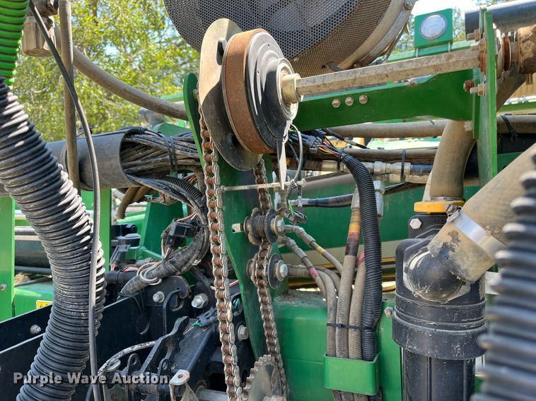 image for item DM1997 2010 Great Plains YP-1225A-TR  air seeder