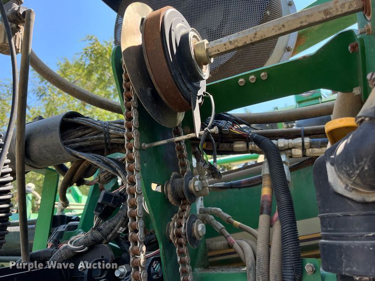 image for item DM1997 2010 Great Plains YP-1225A-TR  air seeder