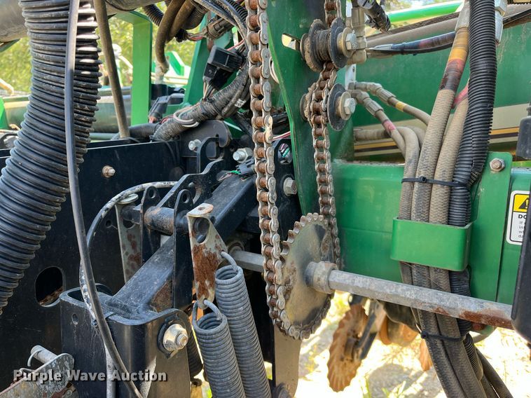 image for item DM1997 2010 Great Plains YP-1225A-TR  air seeder