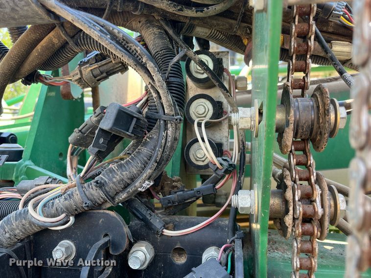 image for item DM1997 2010 Great Plains YP-1225A-TR  air seeder