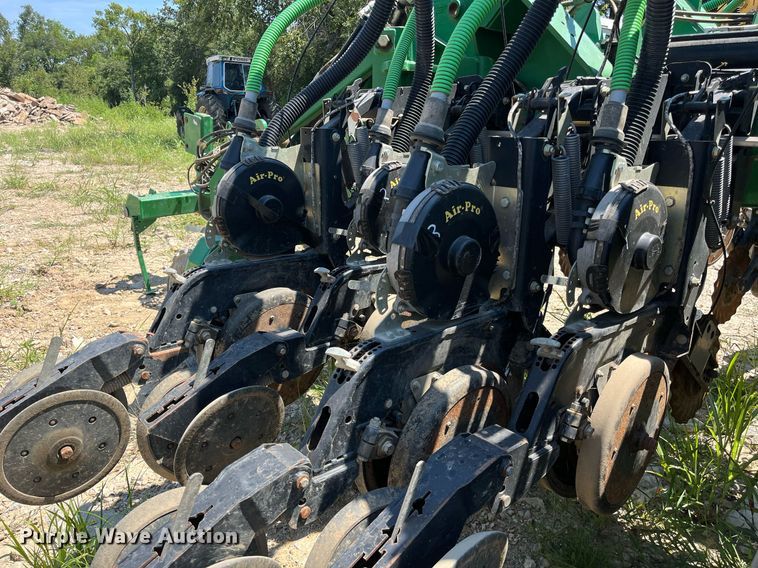 image for item DM1997 2010 Great Plains YP-1225A-TR  air seeder