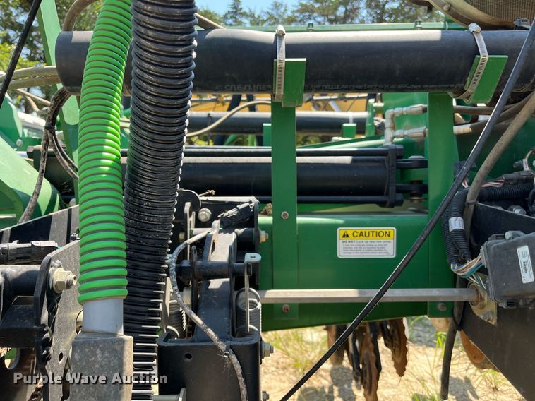 image for item DM1997 2010 Great Plains YP-1225A-TR  air seeder