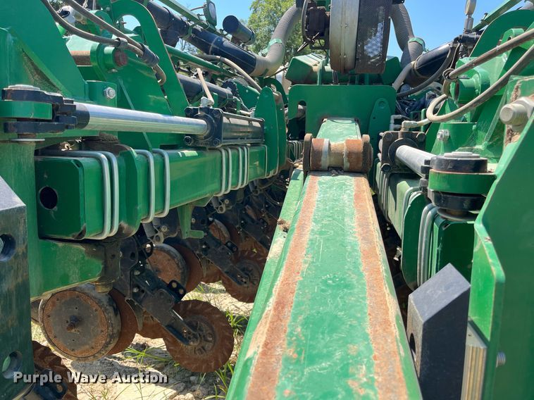 image for item DM1997 2010 Great Plains YP-1225A-TR  air seeder