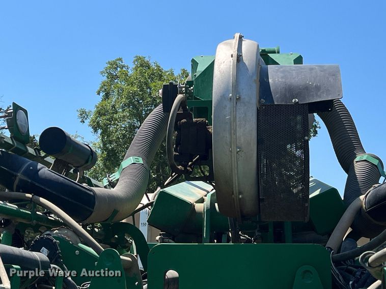 image for item DM1997 2010 Great Plains YP-1225A-TR  air seeder