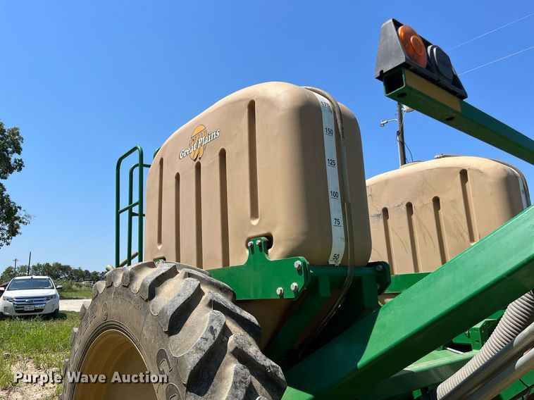 image for item DM1997 2010 Great Plains YP-1225A-TR  air seeder
