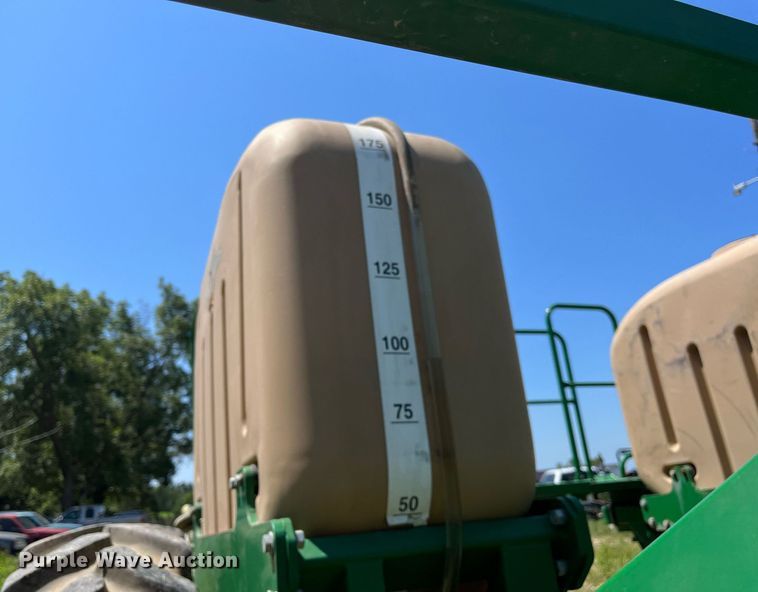 image for item DM1997 2010 Great Plains YP-1225A-TR  air seeder