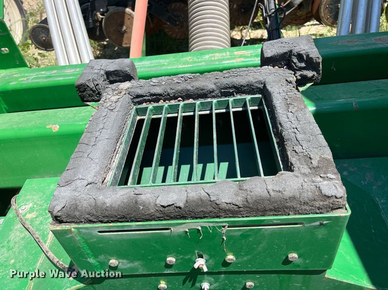 image for item DM1997 2010 Great Plains YP-1225A-TR  air seeder