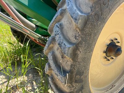 image for item DM1997 2010 Great Plains YP-1225A-TR  air seeder