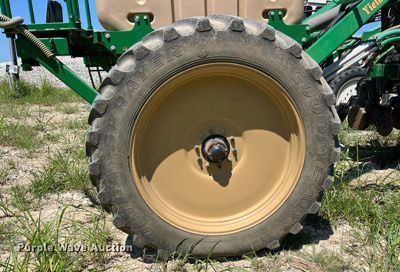image for item DM1997 2010 Great Plains YP-1225A-TR  air seeder