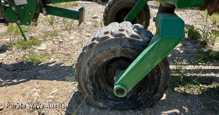 image for item DM1997 2010 Great Plains YP-1225A-TR  air seeder