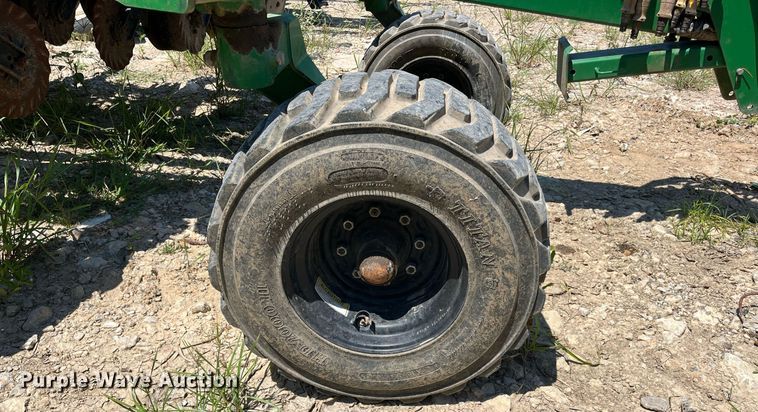 image for item DM1997 2010 Great Plains YP-1225A-TR  air seeder