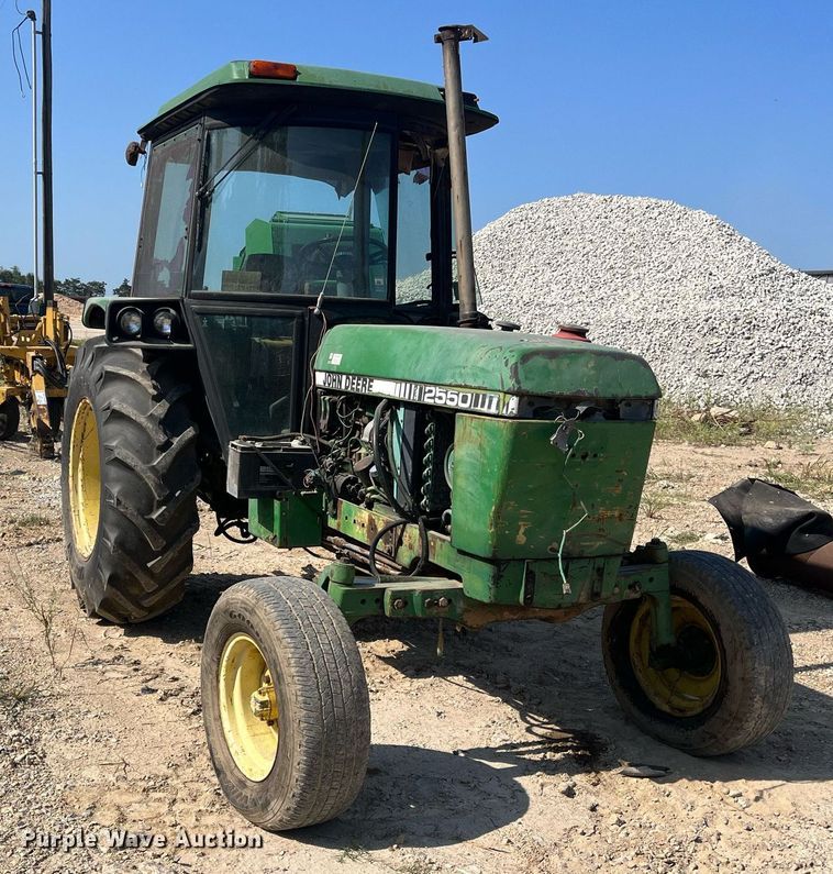 image for item DM2002 1984 John Deere 2550  tractor