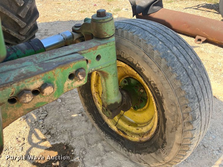 image for item DM2002 1984 John Deere 2550  tractor