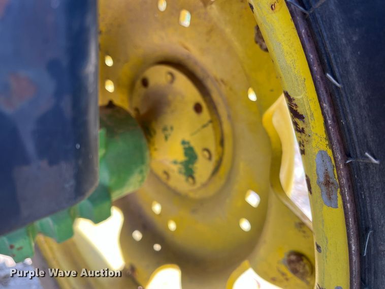 image for item DM2002 1984 John Deere 2550  tractor