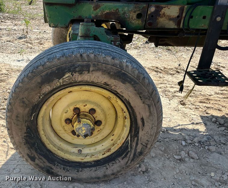 image for item DM2002 1984 John Deere 2550  tractor