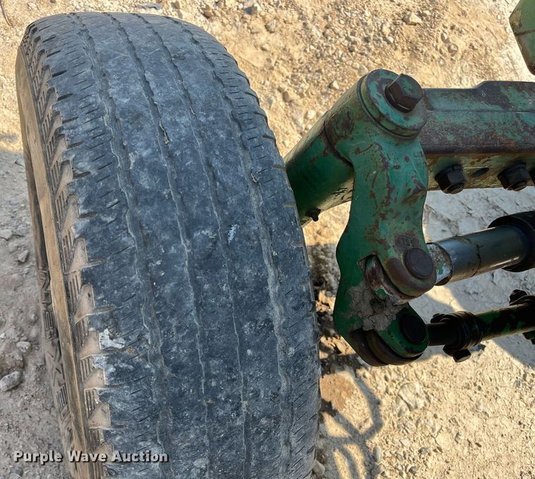 image for item DM2002 1984 John Deere 2550  tractor