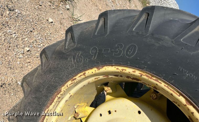 image for item DM2002 1984 John Deere 2550  tractor