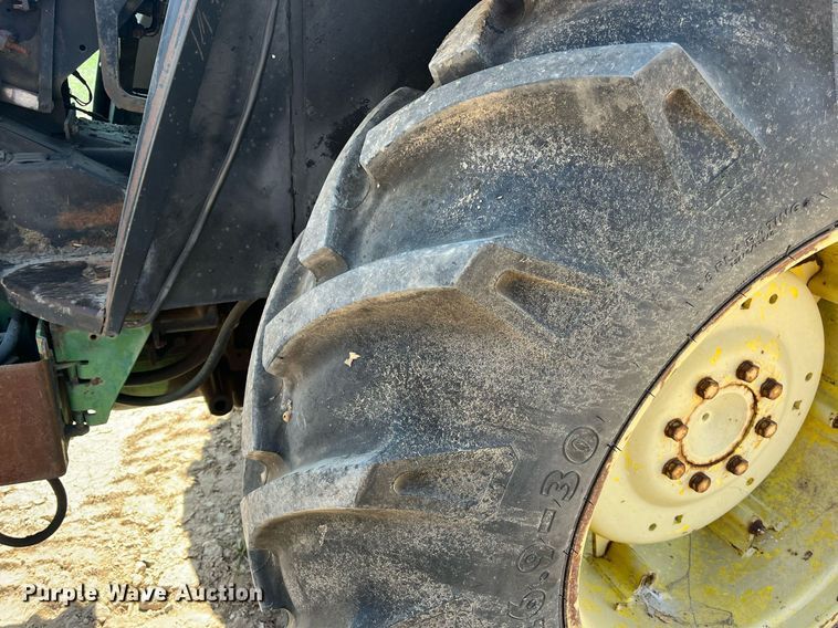 image for item DM2002 1984 John Deere 2550  tractor