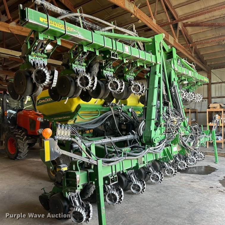 image for item DM2571 2009 John Deere 1720  no-till planter