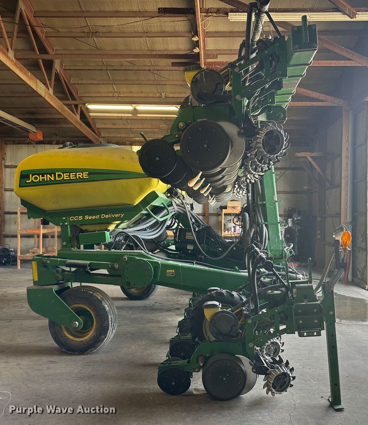 image for item DM2571 2009 John Deere 1720  no-till planter