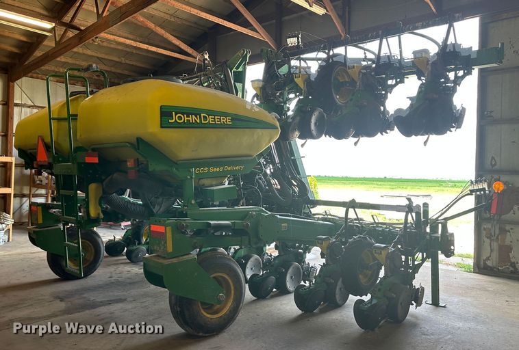 image for item DM2571 2009 John Deere 1720  no-till planter