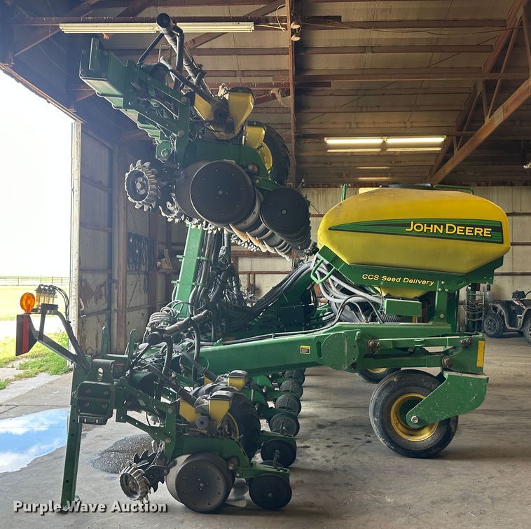 image for item DM2571 2009 John Deere 1720  no-till planter