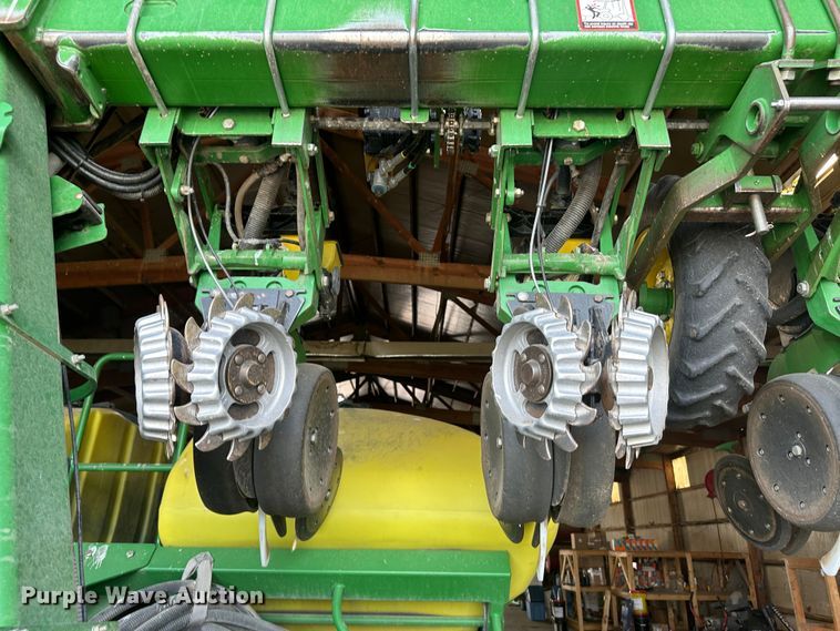 image for item DM2571 2009 John Deere 1720  no-till planter