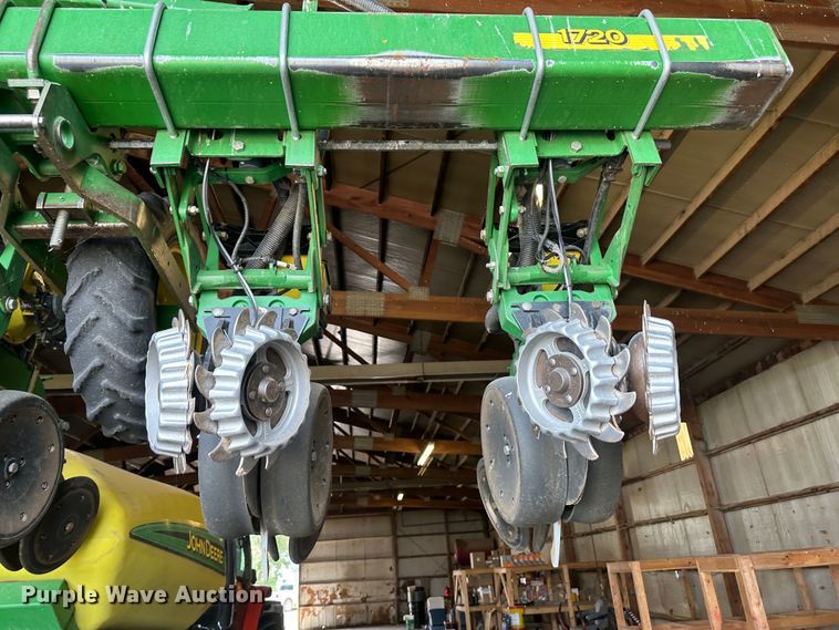 image for item DM2571 2009 John Deere 1720  no-till planter