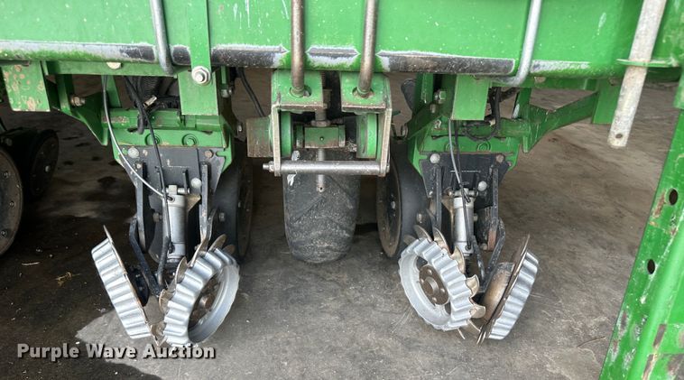 image for item DM2571 2009 John Deere 1720  no-till planter