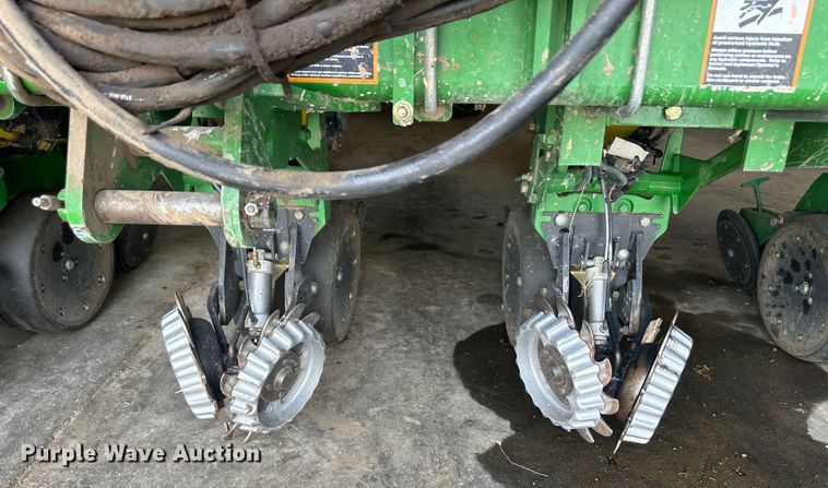 image for item DM2571 2009 John Deere 1720  no-till planter