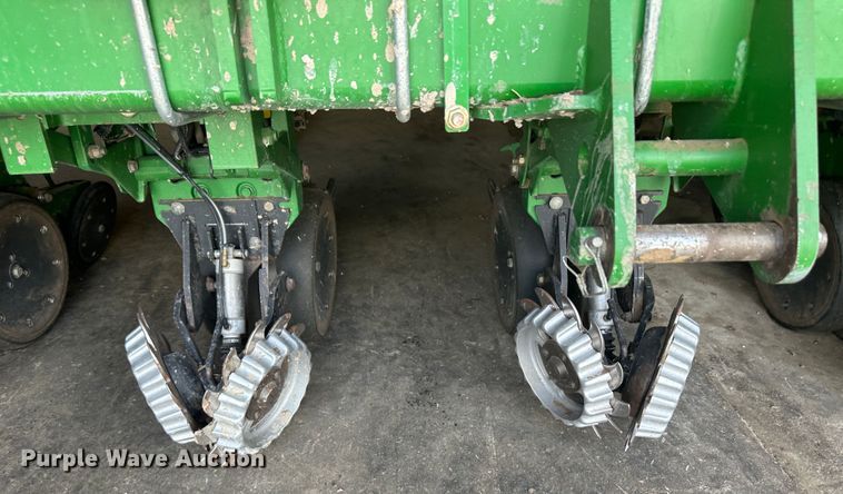 image for item DM2571 2009 John Deere 1720  no-till planter
