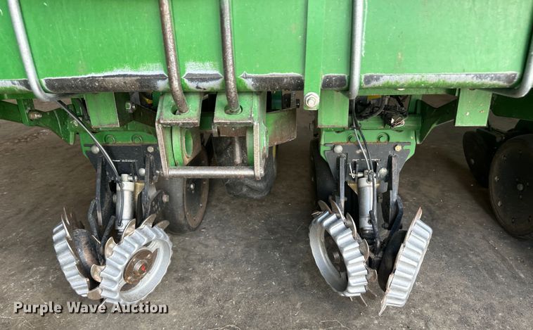 image for item DM2571 2009 John Deere 1720  no-till planter