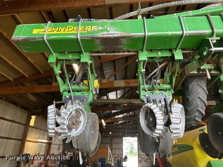 image for item DM2571 2009 John Deere 1720  no-till planter