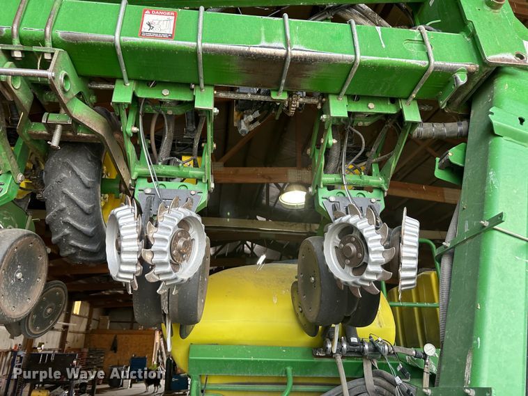 image for item DM2571 2009 John Deere 1720  no-till planter