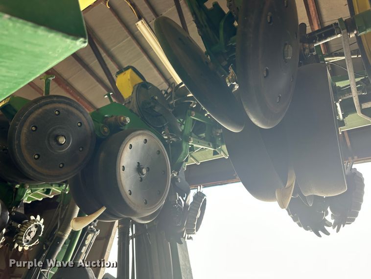 image for item DM2571 2009 John Deere 1720  no-till planter